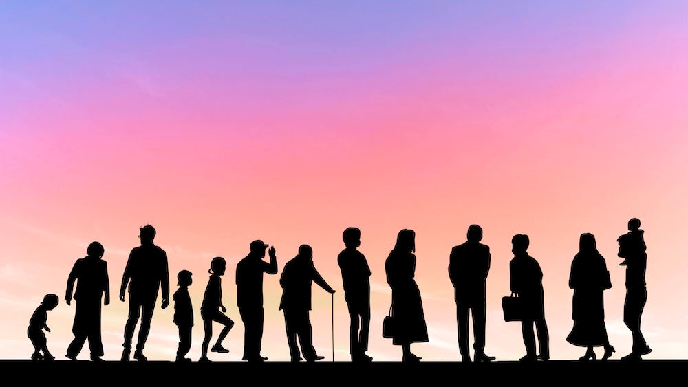 様々な人のシルエット